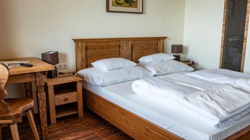 two beds in a room with a desk and a bed at Ebner Pince - Panzió in Turbékpuszta