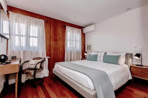 Tempat tidur dalam kamar di Charming Bonfim Penthouse