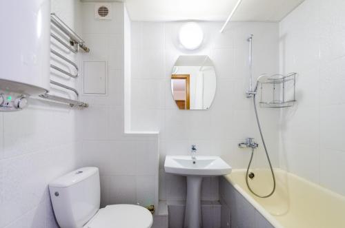 A bathroom at ARTAL Apartment on Obolonskaya Square 3