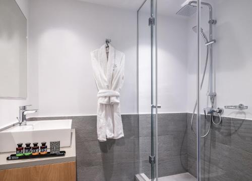 Un baño de Dreambox Mykonos Suites