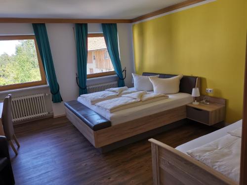 Postel nebo postele na pokoji v ubytování Hotel Oyer Hof - selbst Service