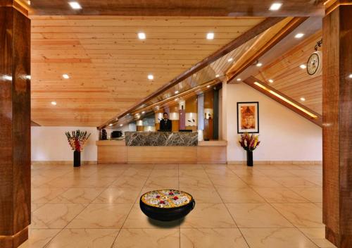 a lobby with a large lobby with aasteryasteryasteryasteryasteryasteryasteryastery at JK Clarks Exotica in Dalhousie