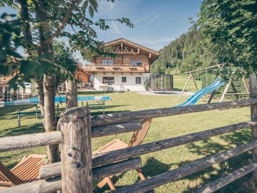 Bazén v ubytování Feriendorf Joggler - Chalets nahe der Gondel nebo v jeho okolí