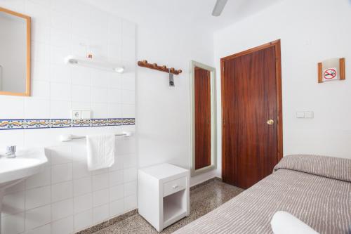 Hostal Las Nieves, Ibiza Town – Updated 2022 Prices