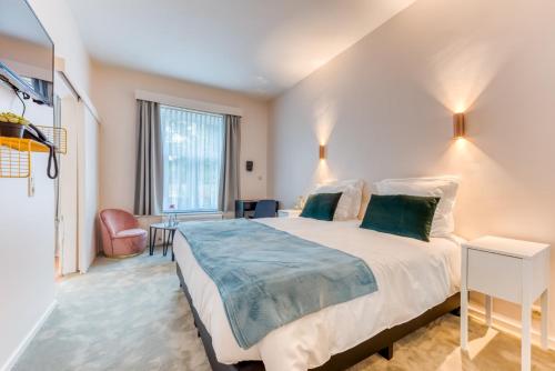 Ένα ή περισσότερα κρεβάτια σε δωμάτιο στο Hôtel Imperi'Ale