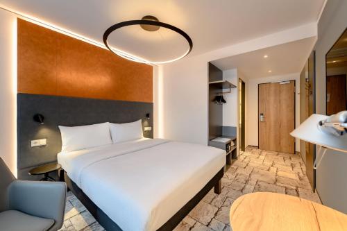 Postel nebo postele na pokoji v ubytování ibis Styles Bamberg