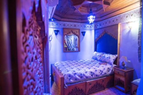 a bedroom with a bed in a room with a ceiling at Riad Mehdi Meknès in Meknès