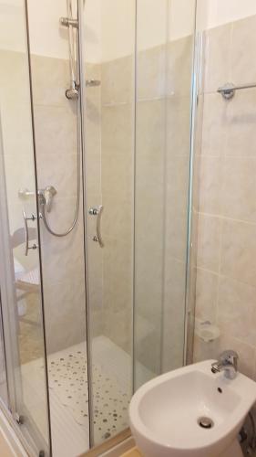 a bathroom with a shower and a toilet and a sink at CROTTO CARACO APPARTAMENTI BUNGALOW CHALET in Porlezza