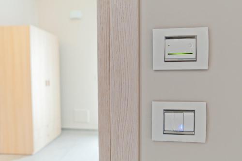 two switches on a wall in a room at Motel Karibe in Fratta Polesine