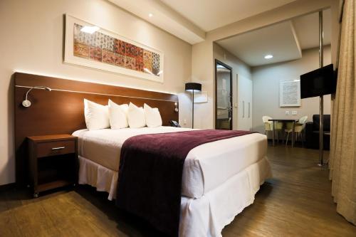 Ένα ή περισσότερα κρεβάτια σε δωμάτιο στο San Diego Suites Ipatinga