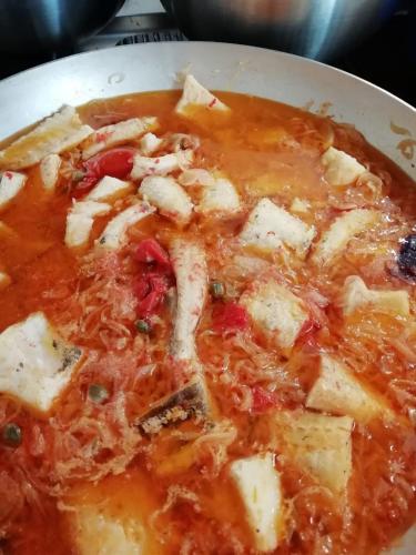 a bowl of pizza with cheese and sauce at Rupe delle sorbe in Atella