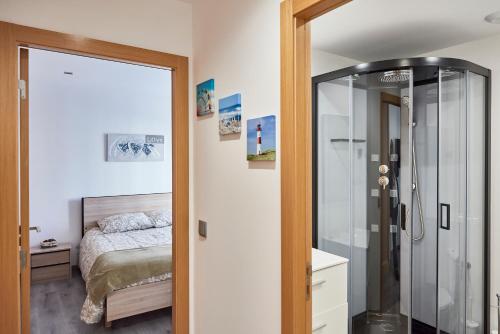 Una cama o camas en una habitación de Appartement 1-4 pers - Proche Paris, CDG, Grand Paris Arena - A L'Ombre du Pin "5"