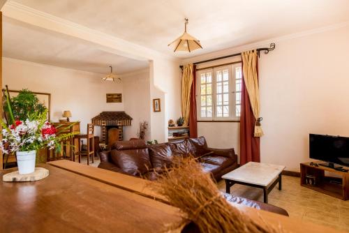 a living room with a couch and a table at Maison entière ChezSoa, antananarivo in Andoharanofotsy