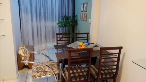 a dining room with a table and chairs at Apartamento Vila Velha-ES in Vila Velha