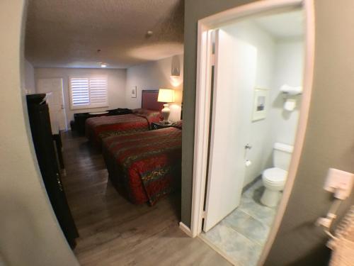 Ένα μπάνιο στο Valley Inn & Suites