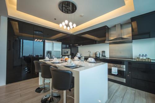 Η κουζίνα ή μικρή κουζίνα στο The Alpha Suites
