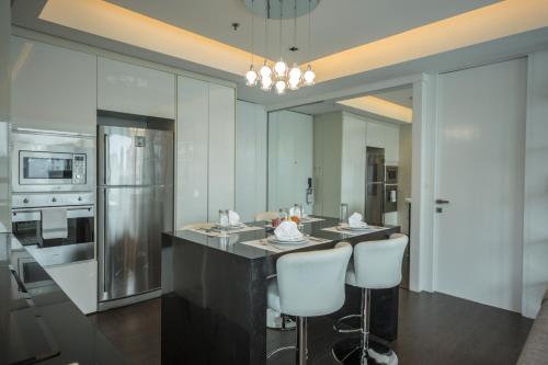 Η κουζίνα ή μικρή κουζίνα στο The Alpha Suites