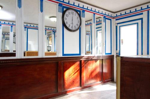 Φωτογραφία από το άλμπουμ του Knights Inn Lindsay σε Lindsay