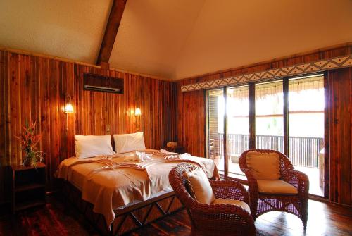Postel nebo postele na pokoji v ubytování Palau Plantation Resort