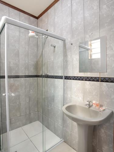 Ένα μπάνιο στο Belém Hotel