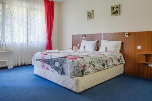 Łóżko lub łóżka w pokoju w obiekcie Hotel Saint Nedelya