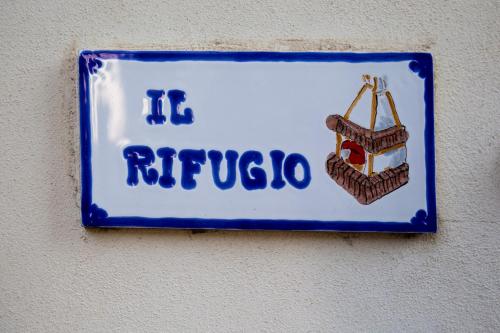 a blue and white sign on a wall at Il Rifugio in Pracchia
