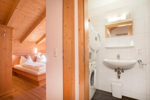 Koupelna v ubytování Chalet Schöneben Bauernhaus Oostzijde met Sauna