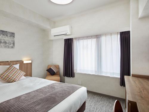 a hotel room with a bed and a window at HOTEL MYSTAYS Kiyosumi Shirakawa in Tokyo