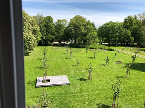 a view of a garden with trees in a field at Apartment im Kranich Hotel in Hessenburg