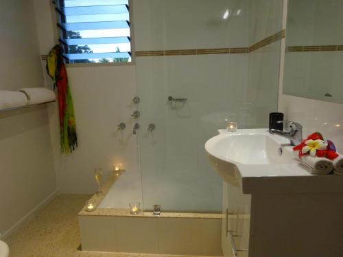 Ett badrum på The Hub Vanuatu