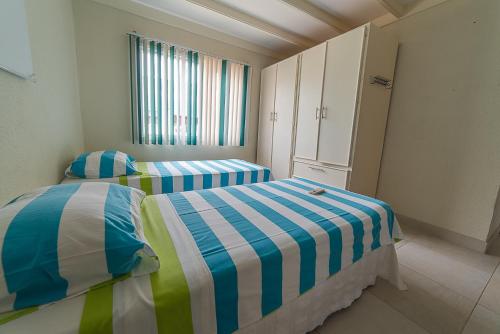a bedroom with two beds and a window at Hacienda Wayaca Apartments in Wayaca