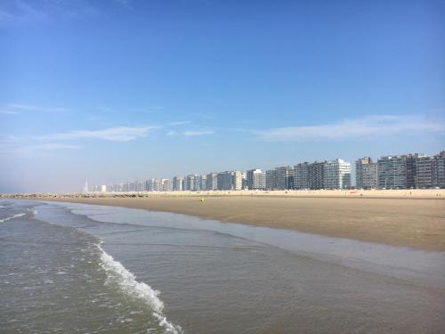 a view of the beach with buildings in the background at Gezellig appartement met zeezicht Middelkerke in Middelkerke