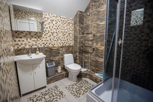 Vonios kambarys apgyvendinimo įstaigoje Birutės apartamentai