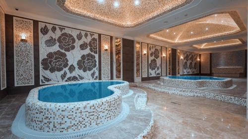 a room with two large jacuzzi tubs at Midtown Hotel Baku in Baku