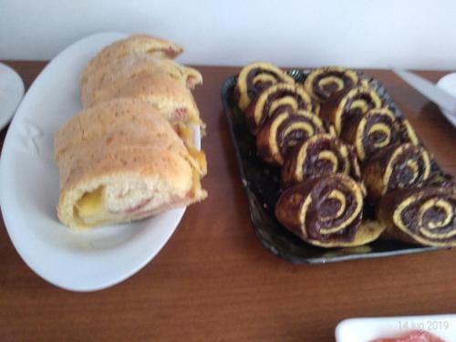 a plate with a sandwich and a tray of pretzels at B&B Casa Alessio in Santa Domenica