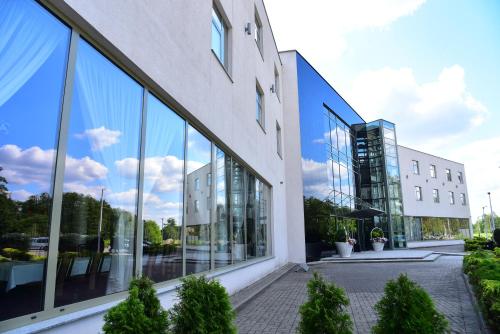 an external view of a building with large glass windows at Hotel Hi-Fi Spa in Nowy Tomyśl