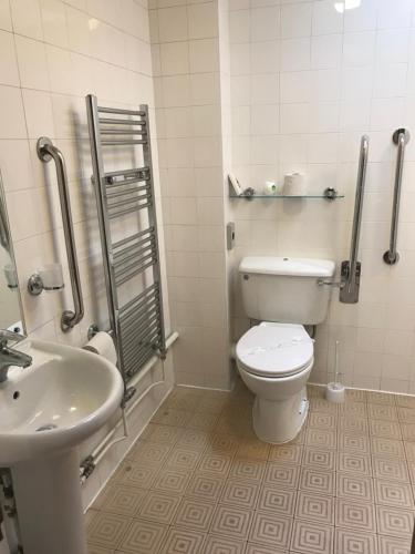 A bathroom at The Justin James Hotel 