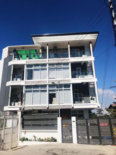 Bangunan di mana terletaknya aparthotel ini