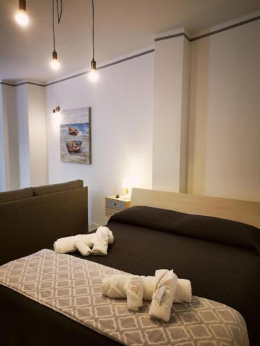 two towels on a bed in a room at Il Cortile in Clusane sul Lago