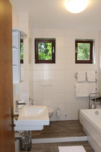 Koupelna v ubytování Hotel & Hostel Sandwirt