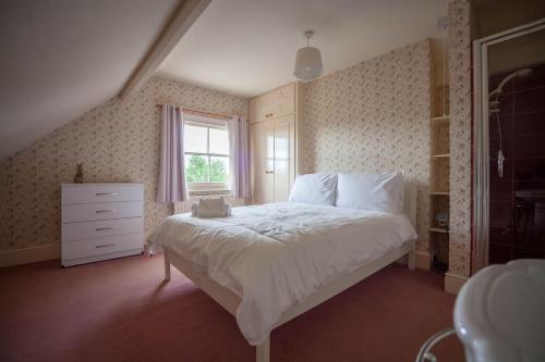 Gallery image of Falcon House By RentMyHouse in Hereford
