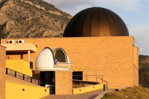 a building with a observatory on the side of it at Cal Ribero in Villanova de la Sal