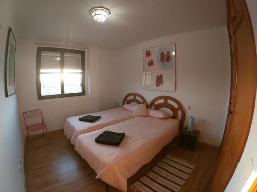a bedroom with two beds and a large mirror at Cómoda ubicación, cerca de la playa in Arrecife