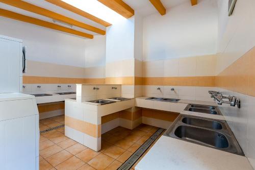 Dapur atau dapur kecil di Camping Paloma