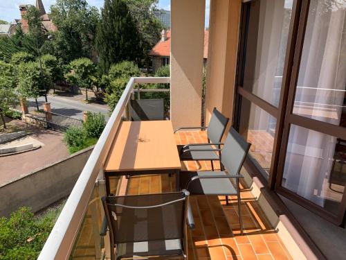 Gallery image of grand appartement a louer vue sur seine in Melun