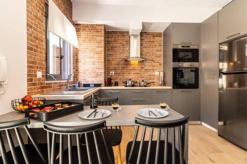 MOS Luxury City Suites - The Loft