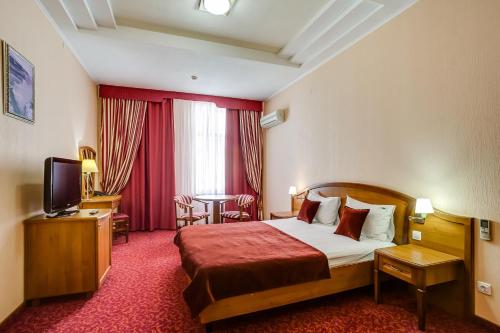 Park City Hotel tesisinde bir odada yatak veya yataklar