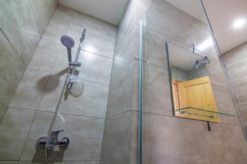 Duplex in New Gudauri, block 4 tesisinde bir banyo