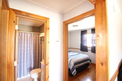 a small bedroom with a bed and a window at Mill Creek Resort on Table Rock Lake in Lampe