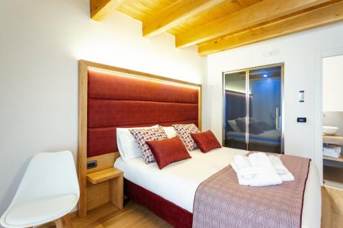 a bedroom with a bed and a chair at Garni il Concale in Castel di Sangro